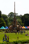 England - Warwick (Warwickshire): castle - Warwick: castle - Trebuchet- a medieval siege engine, employed either to batter masonry or to throw projectiles over walls (photo by Fiona Hoskin)