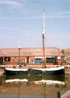 England (UK) - Kingston-upon-Hull (Humberside): ancient boats (photo by Miguel Torres)