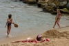 France - Cannes: enjoying the beach (photo by C.Blam)