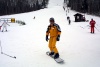 Latvia - Sabile: snowboarder down the slope - snowboard - ski lift - winter sports - Zviedru cepure (Talsu rajons - Kurzeme, Kurland region) - photo by A.Dnieprowsky