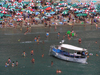 Montenegro - Crna Gora - Ulcinj: crowded city beach and the 'Teuta' - Mala Plaza - photo by J.Kaman