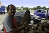 Capira, Panama province: yam seller - ame - inhame - photo by H.Olarte