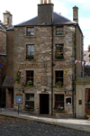 Jedburgh, Borders, Scotland: Jedburgh Arms Hotel directly across the street from Jedburgh Abbey - photo by C.McEachern