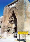 Agzikarahan - Nevsehir province, Central Anatolia, Turkey: the Caravansaray's grand entrance - an overnight stop for camel caravans - photo by G.Frysinger